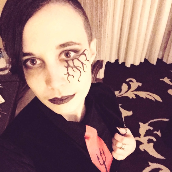 Meet your Posher, Raistlin (they/them) - Picture 1 of 1
